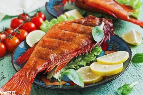 吃魚(yú)的好處有哪些 吃魚(yú)的注意事項(xiàng)