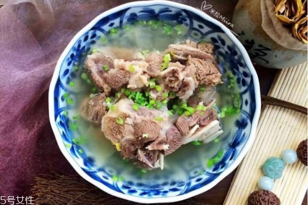 燉羊肉怎么做好吃 清燉羊肉最簡(jiǎn)單的做法