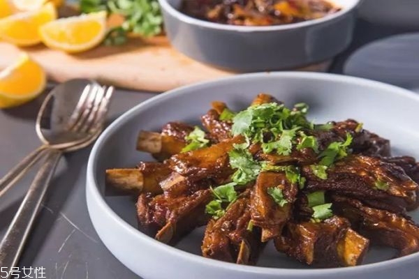 燉羊肉怎么做好吃 清燉羊肉最簡(jiǎn)單的做法