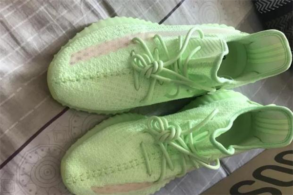 yeezy 350熒光綠開箱測評(píng) 椰子350夜光實(shí)物效果