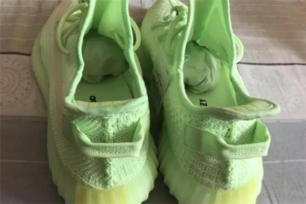 yeezy 350熒光綠開箱測評(píng) 椰子350夜光實(shí)物效果