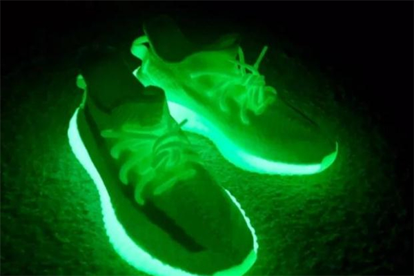 yeezy 350熒光綠開箱測評(píng) 椰子350夜光實(shí)物效果