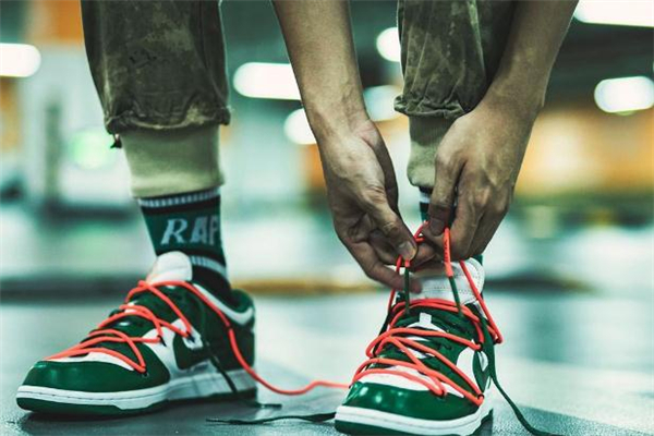 off white聯名nike dunk low發(fā)售時間 最新上腳效果曝光