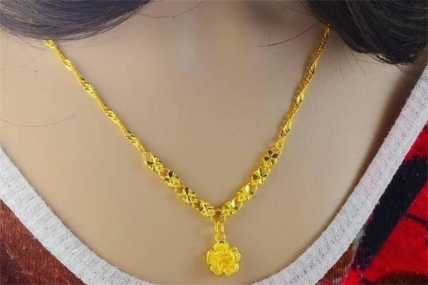 黃金項(xiàng)鏈為什么會(huì)變色 黃金項(xiàng)鏈變色了怎么辦