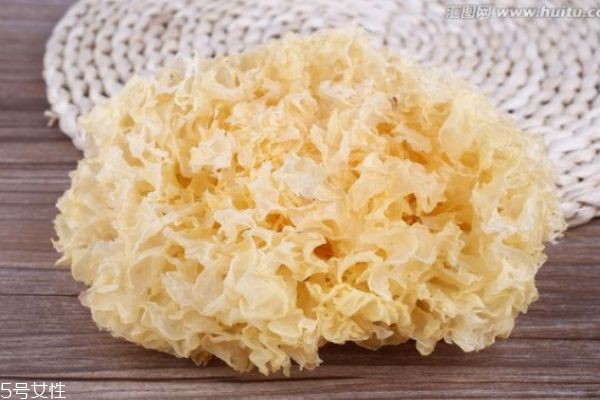 銀耳有什么營養(yǎng)價值呢 銀耳的熱量有多少呢