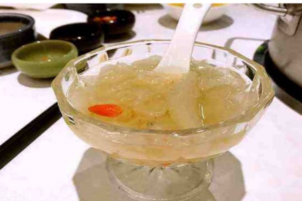 銀耳有什么營養(yǎng)價值呢 銀耳的熱量有多少呢