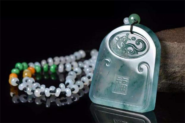 藍(lán)水翡翠價格 藍(lán)水翡翠是什么顏色