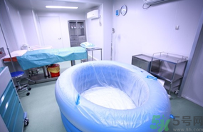水中分娩要多少錢？水中分娩的好處和壞處