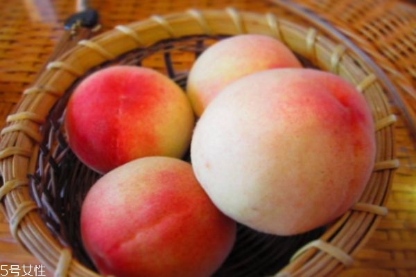 水蜜桃有什么營(yíng)養(yǎng)價(jià)值呢 吃水蜜桃有什么好處呢