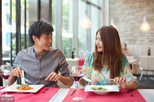 該如何和相親對(duì)象找話題 未見面相親微信怎么聊天