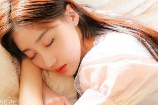 男生追女生時(shí)態(tài)度時(shí)冷時(shí)熱什么意思 聽(tīng)聽(tīng)大家怎么講