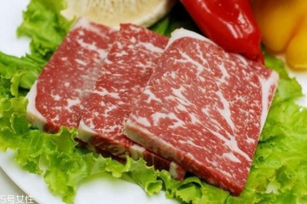 牛肉為什么那么貴 牛肉發(fā)綠光能吃嗎