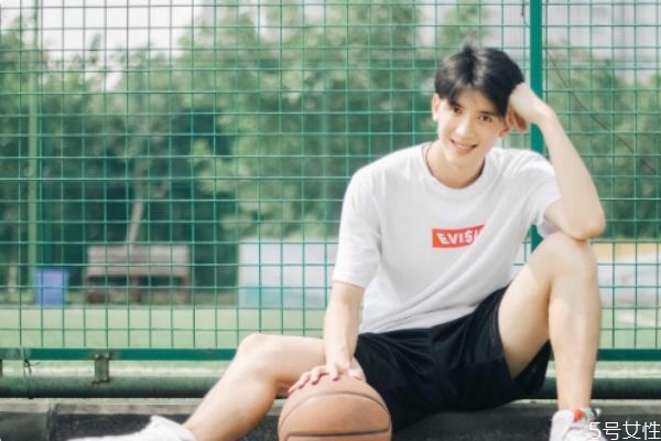 什么叫做直男 和直男談戀愛(ài)是什么樣的感受