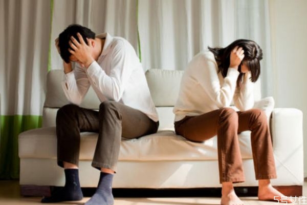 男人對你不上心的表現(xiàn)有哪些 男人不愛你了會(huì)有什么表現(xiàn)