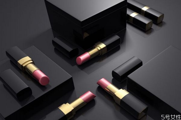 經(jīng)?；瘖y真的很傷皮膚嗎 應不應該使用化妝品呢