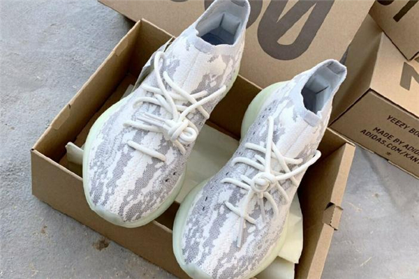 椰子380外星人開箱測評-yeezy 380 alien實(shí)物上腳圖