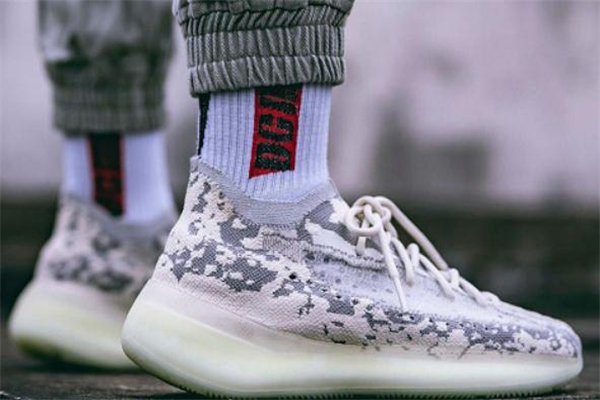 椰子380外星人開箱測評-yeezy 380 alien實(shí)物上腳圖