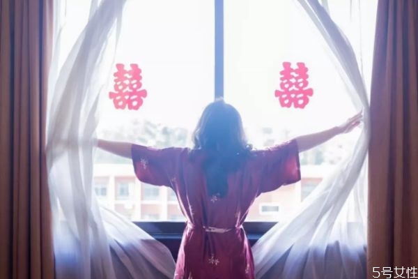 新娘為什么要穿晨袍 新娘一定要穿晨袍嗎