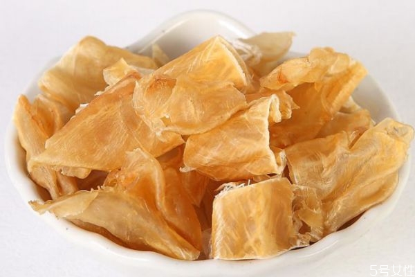 魚膠應(yīng)該怎么吃呢 怎么吃魚膠有營(yíng)養(yǎng)呢