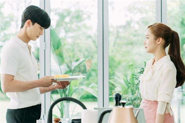 女孩子吃醋時(shí)會(huì)說哪些狠話 女朋友吃醋了怎么哄