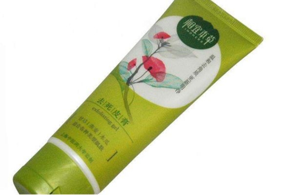 磨砂膏屬于潔膚類產品嗎 潔膚類化妝品作用