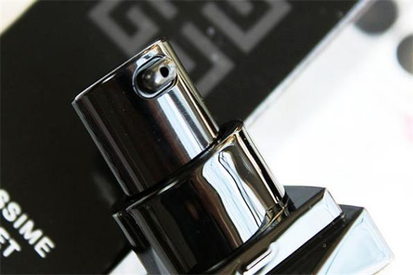 紀梵希絨霧啞光粉底液適合干皮嗎-適合什么膚質