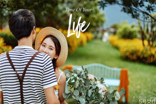 領(lǐng)了結(jié)婚證各住各家嗎 領(lǐng)證了沒(méi)結(jié)婚要住誰(shuí)家