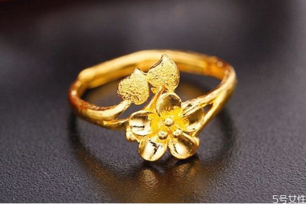 結(jié)婚鉆戒什么牌子的好 婚戒買(mǎi)黃金好還是鉆戒好