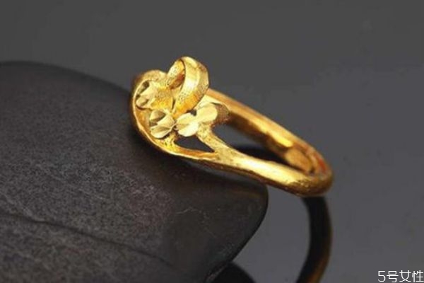 結(jié)婚鉆戒什么牌子的好 婚戒買(mǎi)黃金好還是鉆戒好