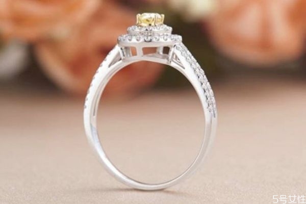 結(jié)婚鉆戒什么牌子的好 婚戒買(mǎi)黃金好還是鉆戒好