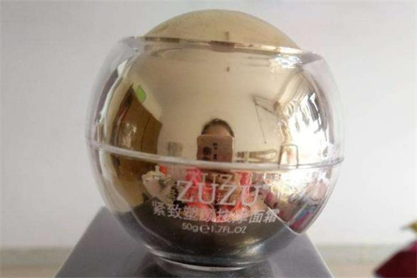 zuzu瘦臉?biāo)煞?zuzu瘦臉?biāo)懈弊饔脝?>
<strong>zuzu瘦臉?biāo)煞?zuzu瘦臉?biāo)懈弊饔脝?/strong>
</a>
<p>zuzu瘦臉?biāo)嘈挪簧偃硕悸犝f過，尤其是有瘦臉需求的朋友們，應(yīng)該都挺好奇的，但畢竟是用在臉上的東西，肯定不能隨便，下面一起來了解下zuzu瘦臉?biāo)某煞职伞?/p>
</li>
<li>
<a href=