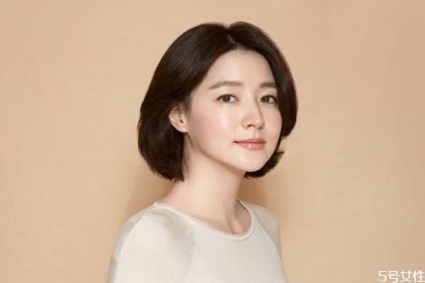 臉上長痘痘可以化妝嗎 經(jīng)?；瘖y長痘痘怎么辦