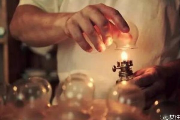 拔罐一般用的是什么 拔罐過(guò)多久可以洗澡