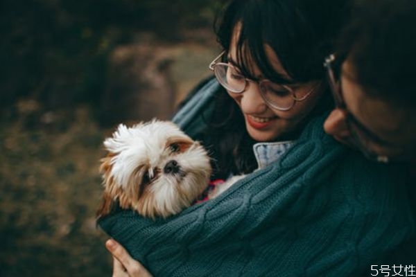 男孩暗戀你最準(zhǔn)的表現(xiàn) 小細節(jié)看出男人暗戀你