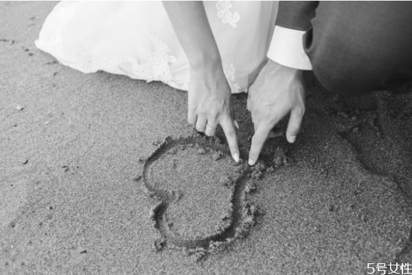 老婆心中沒(méi)有你的表現(xiàn) 女人精神出軌表現(xiàn)形式