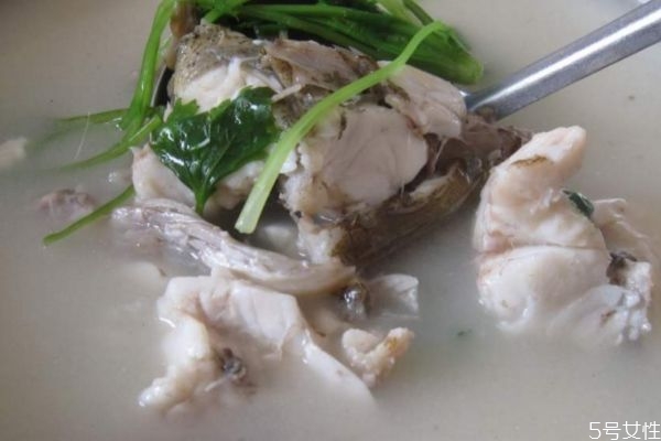 草魚(yú)頭湯怎么做好吃 草魚(yú)頭湯的簡(jiǎn)單做法