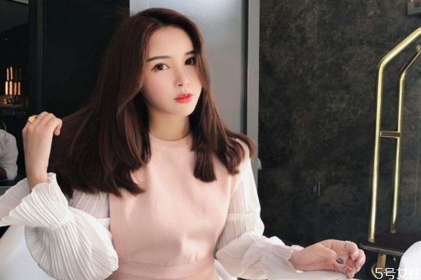如何防止注射肉毒素后面部僵硬 瘦臉?lè)椒ù媸菽樶?>
<p class=