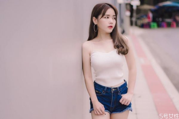 如何把聊死的天聊回來(lái) 聊天技巧幽默追女孩子