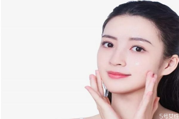 為什么女性月經前愛長痘 月經期間長痘痘怎么辦