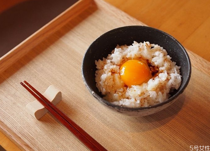 無菌蛋拌飯好吃嗎 國(guó)內(nèi)的生雞蛋能拌飯嗎