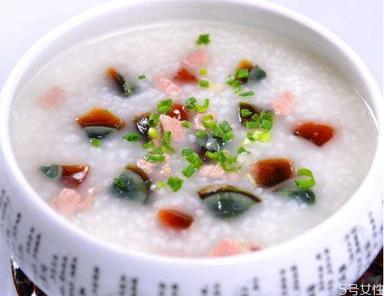 皮蛋瘦肉粥是發(fā)物嗎 手術后可以吃皮蛋瘦肉粥嗎