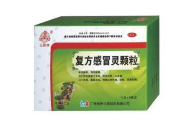 感冒靈顆?？梢钥崭购葐?感冒靈顆?？梢猿詭滋?></p><h3>感冒靈顆?？梢院桶⒛髁忠黄?/h3><p>感冒靈顆粒和阿莫西林可以一起服用。感冒靈顆粒屬于感冒類的藥物，可以緩解感冒引發(fā)的鼻塞、流鼻涕以及輕度的嗓子疼，對于病毒性的感冒或者細(xì)菌性的感冒都具有一定的緩解作用。阿莫西林屬于青霉素類的抗生素，發(fā)生病毒性的感冒不建議吃抗生素來進(jìn)行治療，這個時(shí)候不建議吃阿莫西林。如果發(fā)生細(xì)菌性的感冒，這時(shí)可以同時(shí)服用感冒靈顆粒和阿莫西林。阿莫西林屬于青霉素類的抗生素，對于細(xì)菌性的感染具有很好的消炎作用，效果也比較不錯。但是平時(shí)如果對于青霉素類的藥物具有過敏的情況，絕對不可以口服阿莫西林，很容易導(dǎo)致全身的過敏反應(yīng)，或者是出現(xiàn)起皮疹的現(xiàn)象。這時(shí)需要換成其他的抗生素來進(jìn)行治療，比如阿奇霉素。</p><p style=