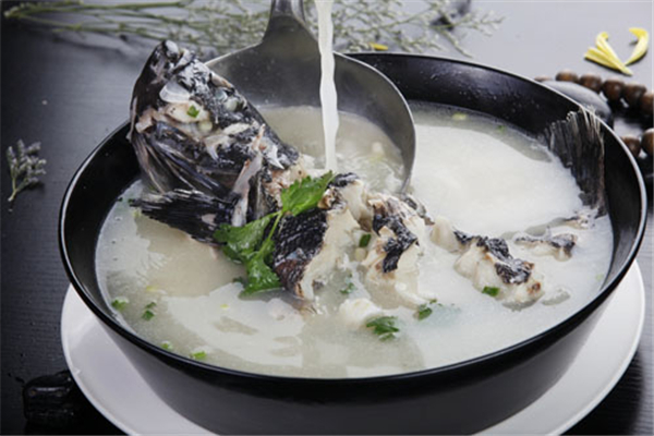 黑魚湯怎么燉好喝又營(yíng)養(yǎng) 黑魚湯如何熬制成白湯
