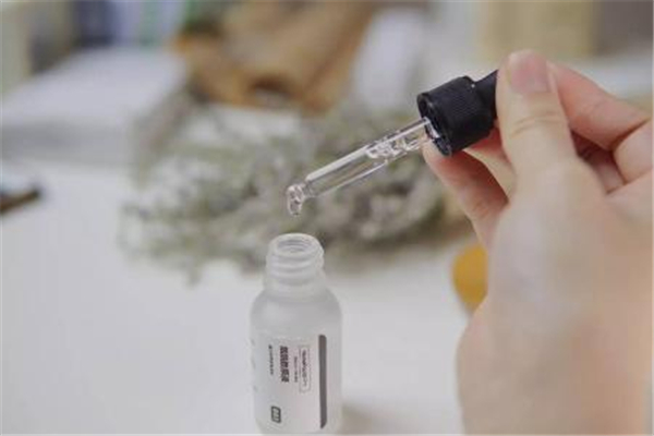 煙酰胺有美白的功效嗎 煙酰胺用了會(huì)長毛嗎
