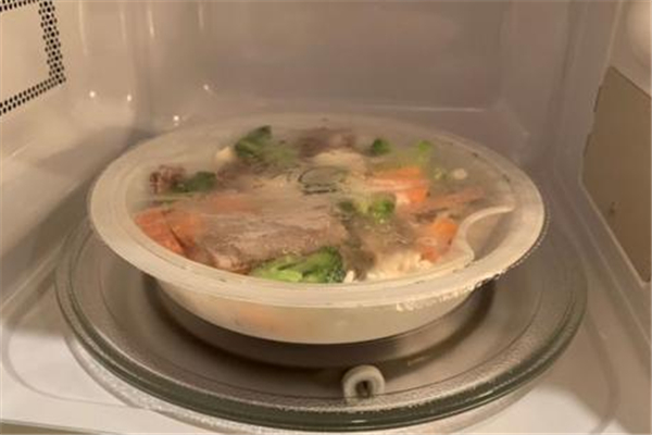 禁員工熱飯老板回應(yīng)稱(chēng)微波爐還在 公司熱飯微波爐熱多久
