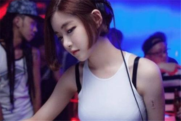 為什么女人也和男人一樣喜歡看美女？
