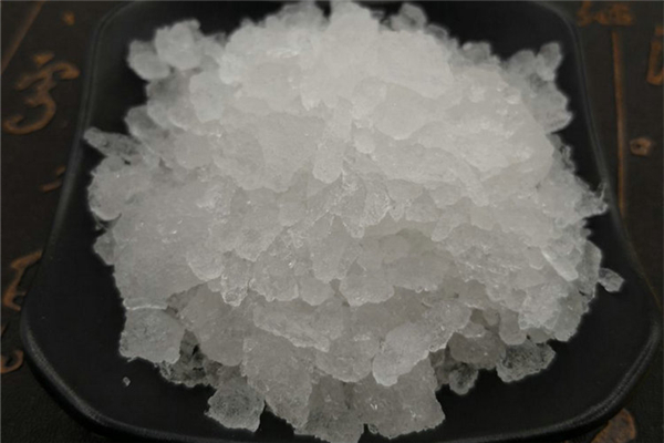 芒硝會(huì)灼傷皮膚嗎 芒硝使用注意事項(xiàng)