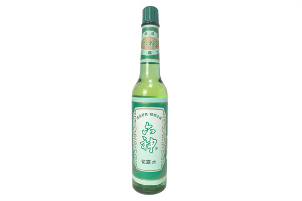 六神花露水有酒精嗎 六神花露水適合任何膚質(zhì)嗎