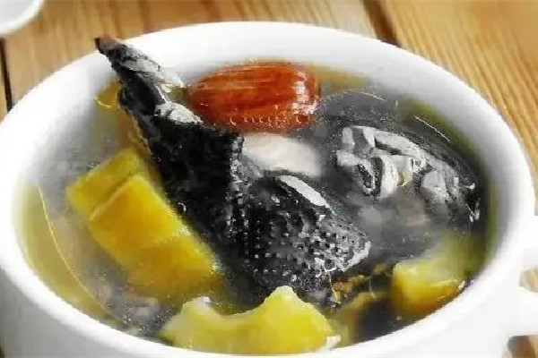 烏雞可以紅燒著吃嗎 烏雞和土雞哪個更補(bǔ)氣血