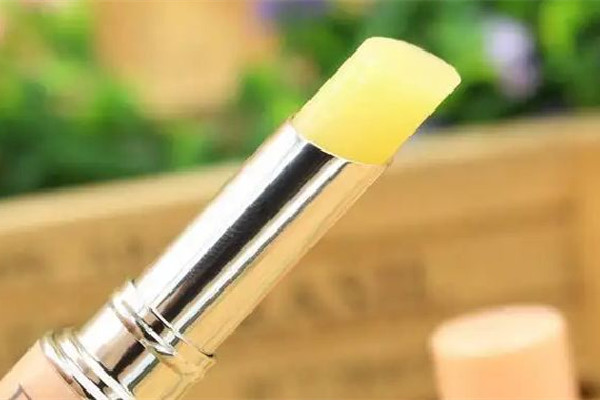 唇膏用到最后擰不出來(lái)怎么辦 唇膏可以用多久